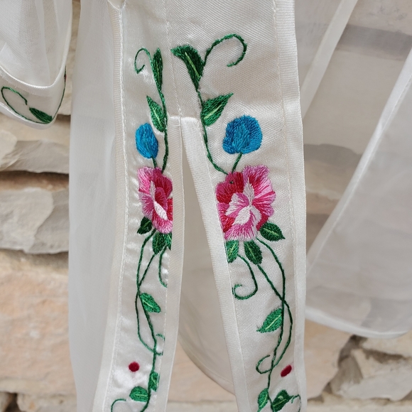 Asian White Sheer Floral Embroidered Trim Chinese Cover Up Top NWT Size M - Picture 6 of 7